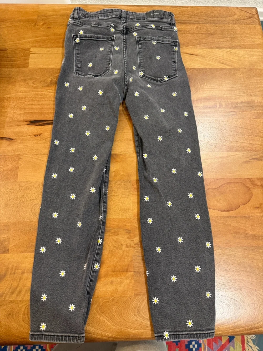 stradivarius Vintage Black ’Mom Slim’ Jeans w/ Daisy Embroidery Size 8